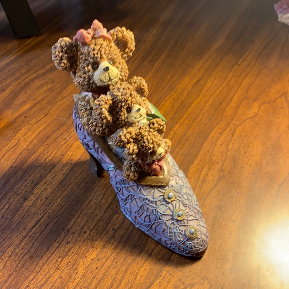 3 Bears n Blue Shoe Resin Figurine JUBILEE Giftware 5” Excellent Used Condition